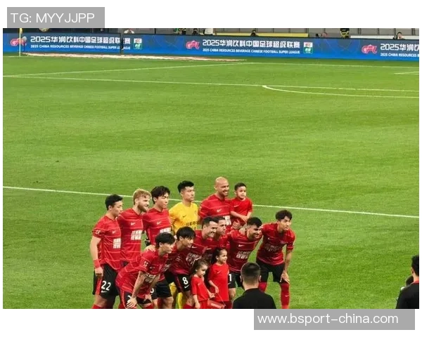 中超激战曼联大胜拜仁红牌事件引发全场热议与争议分析